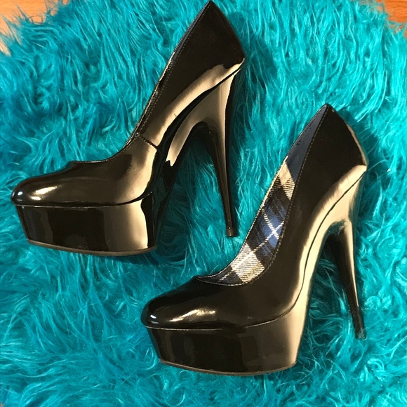 Fahrenheit Platform Stiletto Pump - Picture 7 of 8